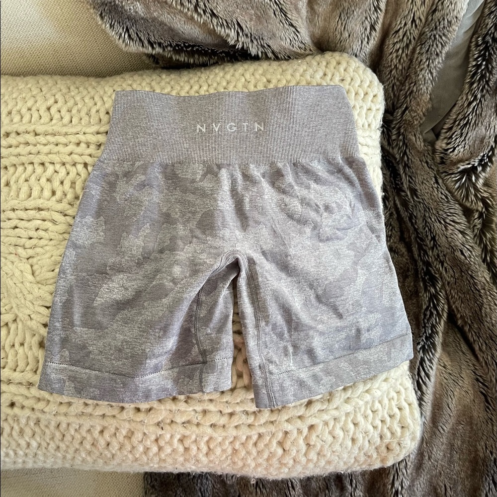 NVGTN Xsmall shorts, Light gray .